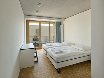 Doppelzimmer mit Blick in den Innenhof